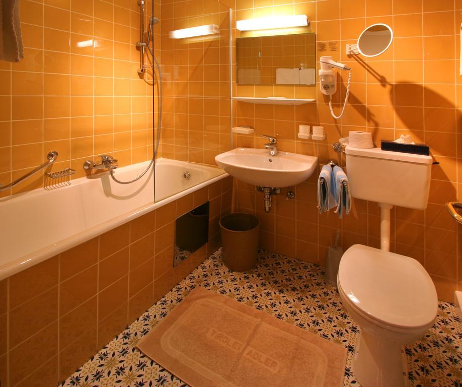 Hotel Tiroler Adler - Bed And Breakfast ويدرنغ المظهر الخارجي الصورة